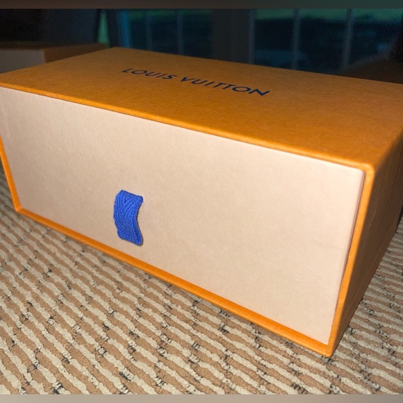 Louis Vuitton Accessory Box - Picture 2 of 2